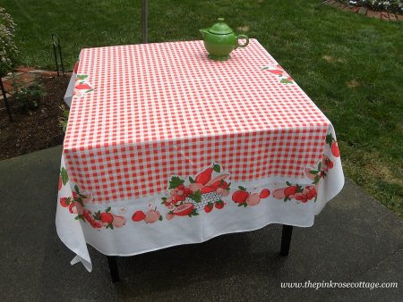 Vintage Fashion Manor Orange and Coral Checked Fruit Tablecloth Hot on Sale