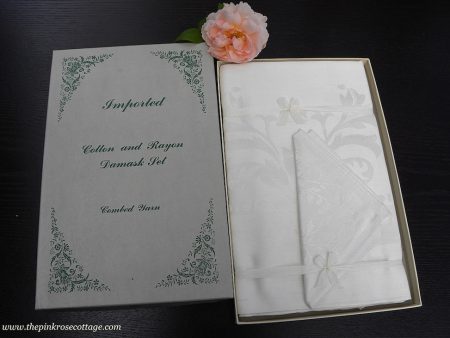 Unused Elegant Damask Tablecloth and Napkin Set in Original Box Hot on Sale