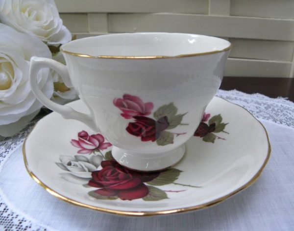 Vintage Red White and Pink Rose Teacup and Saucer For Sale