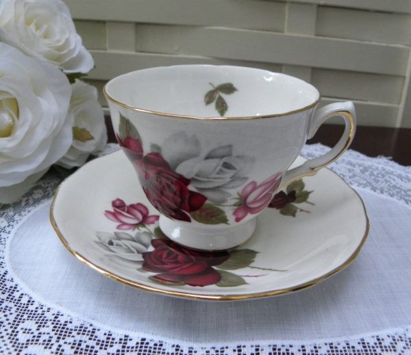 Vintage Red White and Pink Rose Teacup and Saucer For Sale