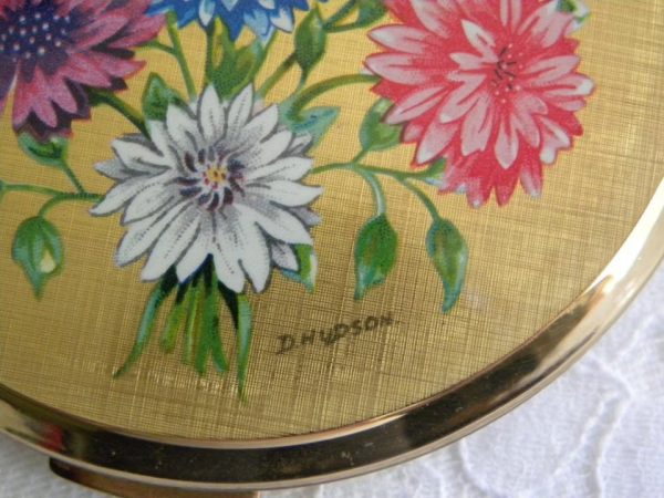 Vintage Stratton Pink and Blue Dahlias Powder Compact For Sale