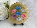 Vintage Stratton Pink and Blue Dahlias Powder Compact For Sale