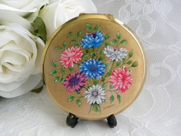 Vintage Stratton Pink and Blue Dahlias Powder Compact For Sale