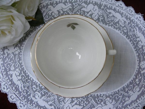 Vintage Red White and Pink Rose Teacup and Saucer For Sale